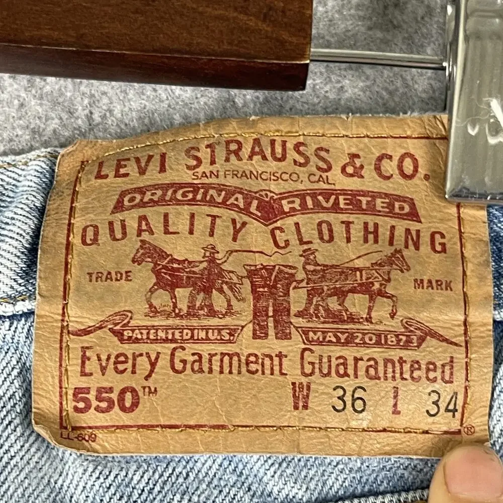 Vintage Levis 550 Jeans Mens 36x34 Relaxed Fit Light Wash 90s Thrashed Destroyed